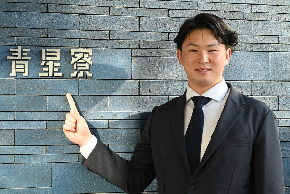 ＤｅＮＡにドラフト１位で入団した竹田祐投手（写真）ら新人選手が７日、神奈川県横須賀市の「青星寮」に入った。竹田は「自覚を持ってプレーしていきたい。しっかり活躍できるように頑張りたい」と意気込んだ。