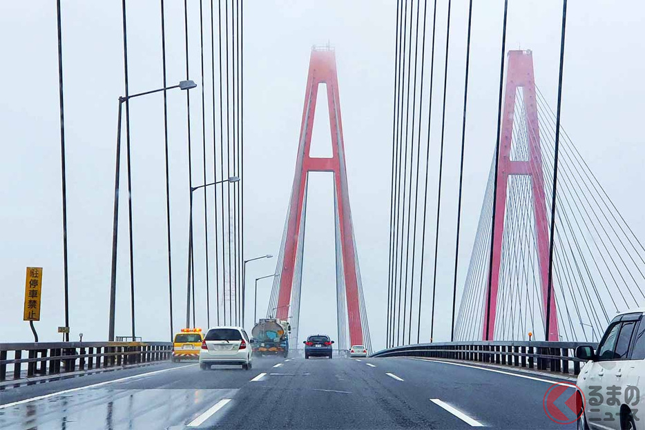 名古屋港を横断する伊勢湾岸道（画像：写真AC）