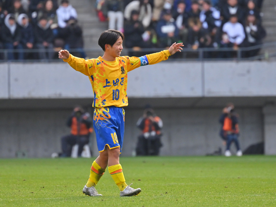 上田西高のMF鈴木悠杏(3年)主将(写真協力『高校サッカー年鑑』)(HIGH SCHOOL SOCCER YEARBOOK)