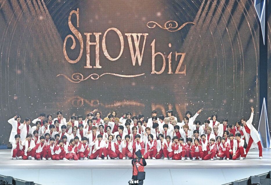 集合写真に納まる「ＳＨＯＷｂｉｚ２０２５」に出演したジュニア