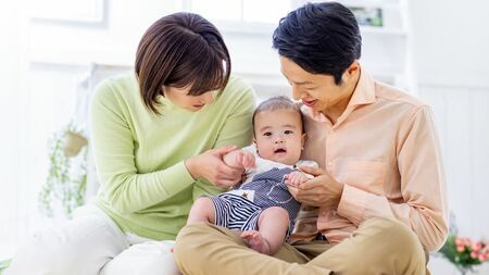 “自分は素晴らしい親になれる”と、楽観的に子育てに挑んでいたのに……（写真：kouta／PIXTA）