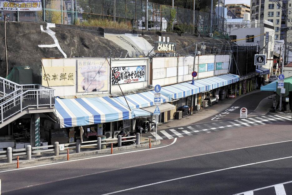 防空壕を活用して作られた「とんねる横丁」