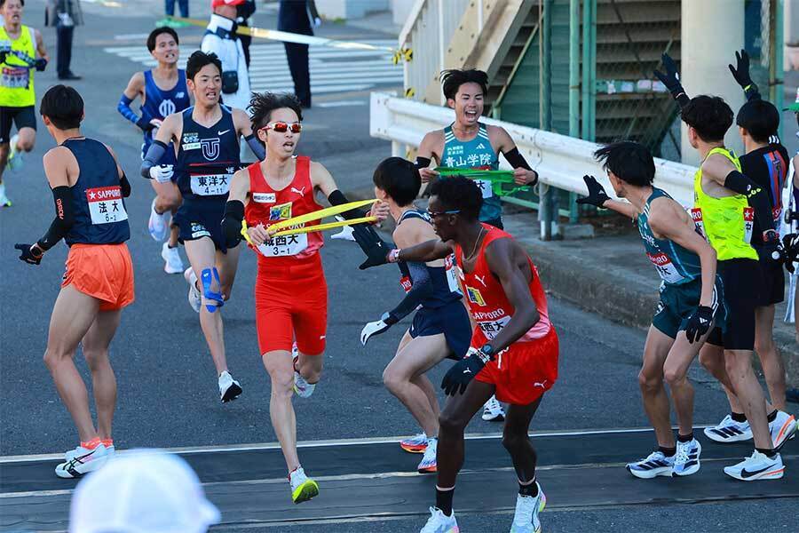 2025年の箱根駅伝【写真：産経新聞社】