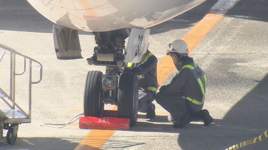 速報　JAL機パンク　羽田滑走路一時閉鎖