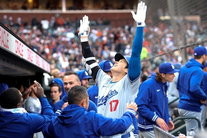 MLB公式記者は、大谷らスター選手を揃えるドジャースが連覇すると予想した。(C)Getty Images