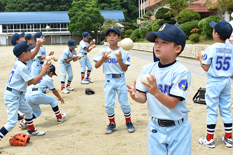 野球初心者のボール扱いを楽にするドリルとは？（写真はイメージ）