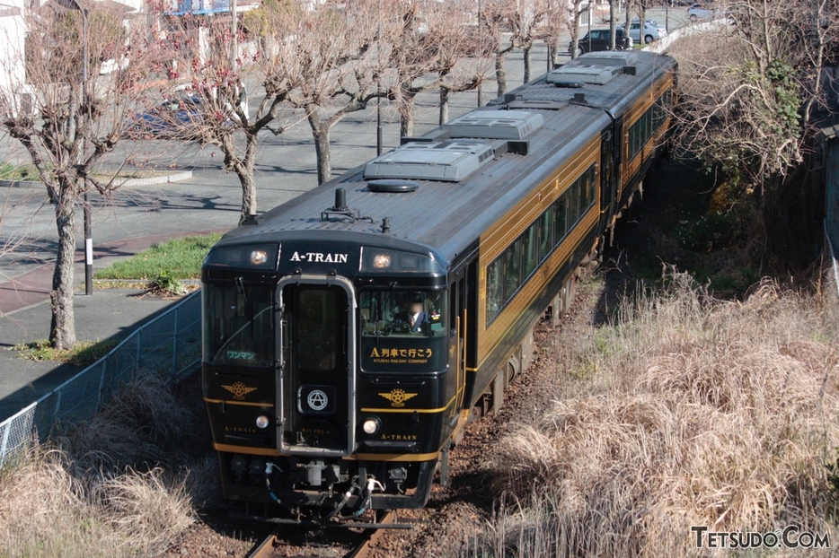 JR九州のD＆S列車「A列車で行こう」。同名のジャズ曲にちなんだ名前がつけられています（画像：写真AC）