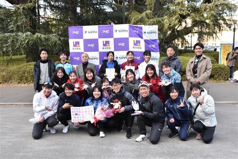 元旦競歩では河添香織さんの引退レースに駆けつけた野田明宏。競歩仲間が門出を祝った