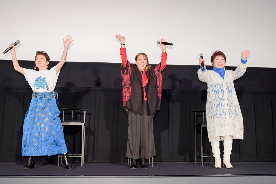 イベントに登壇した田中真弓、⾼⼭みなみ、⼀⿓斎貞友(写真左から)