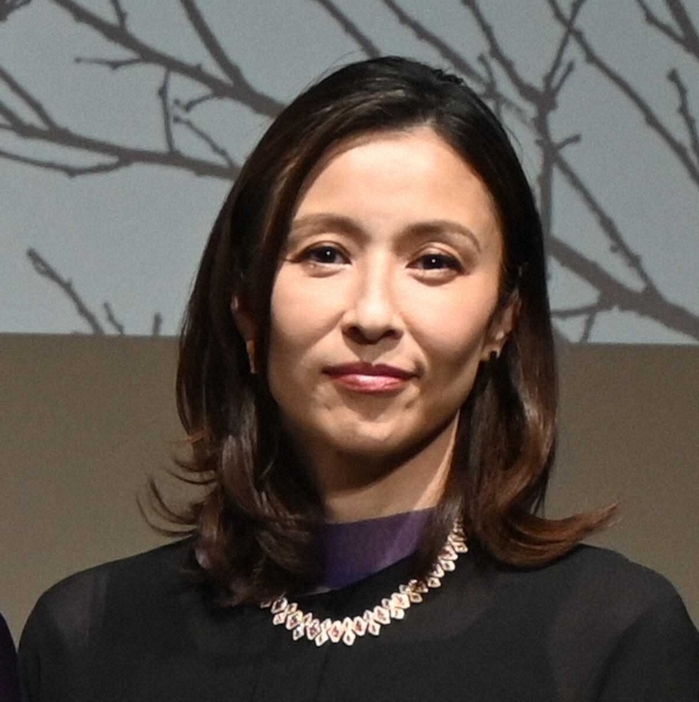 会見に出席した水野美紀（撮影・小渕　日向子）