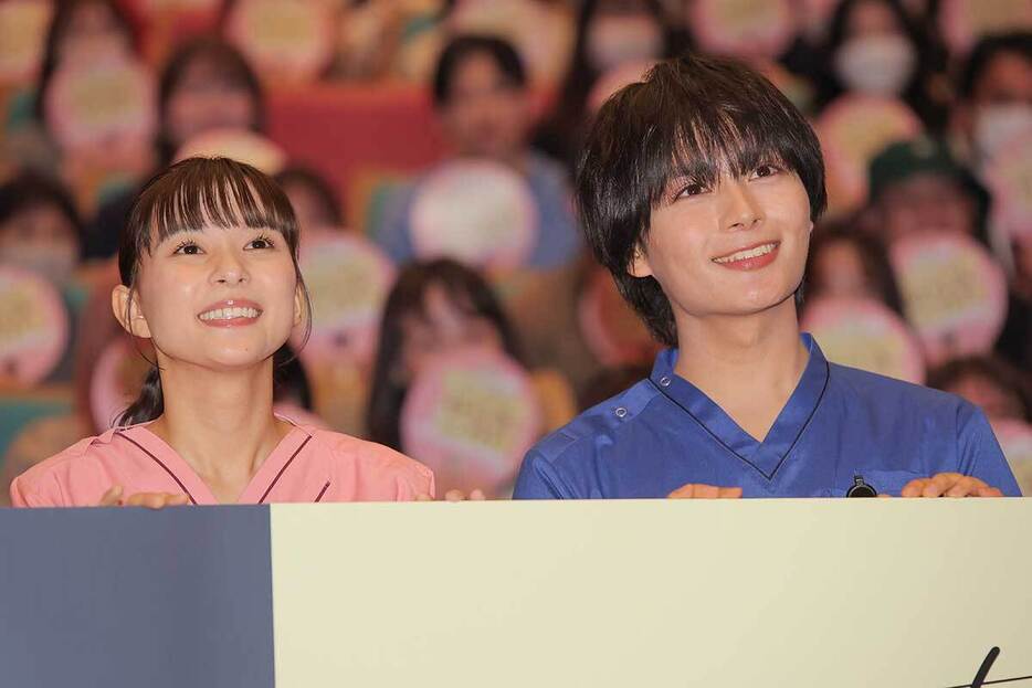 プレミアイベントに出席した芳根京子（左）と大西流星【写真：ENCOUNT編集部】