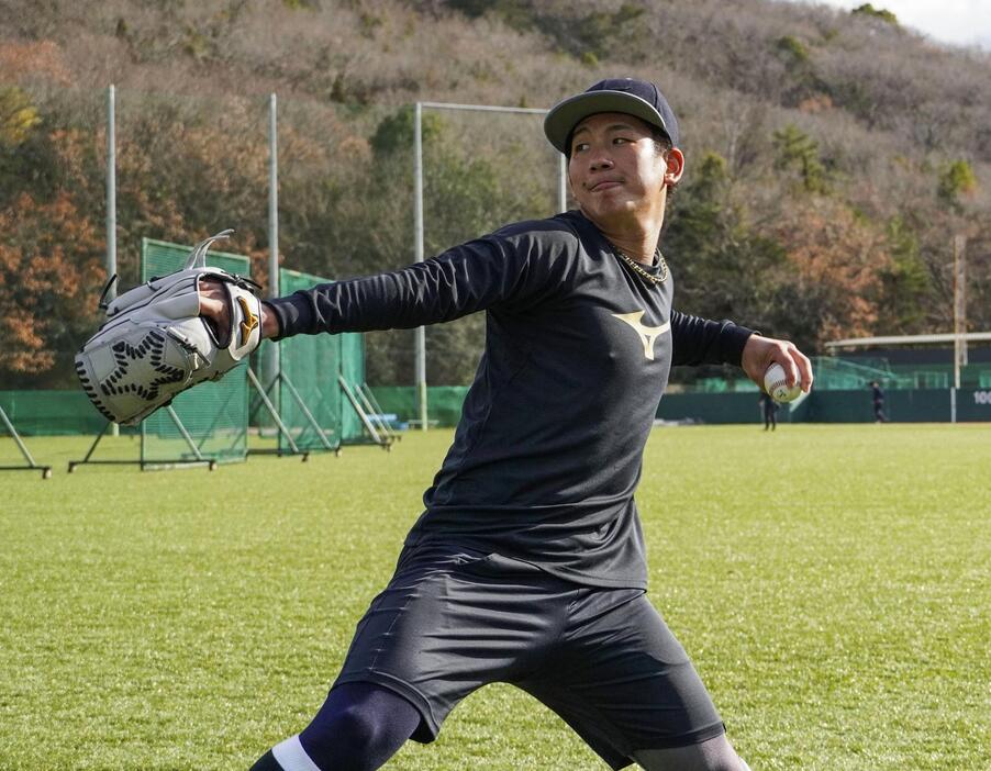 自主トレーニングで調整する阪神・伊原＝奈良県香芝市