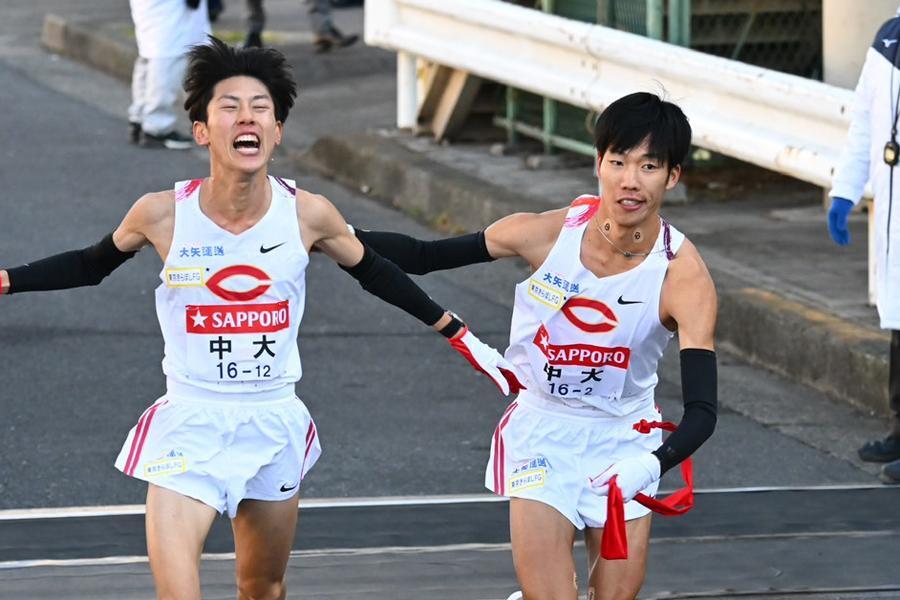 箱根駅伝往路で2位だった中大（1区吉居駿恭から2区溜池一太へのタスキリレー）