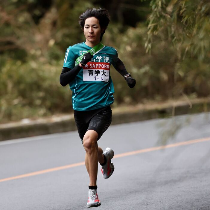 力走する青学大・野村昭夢(カメラ・小林　泰斗)