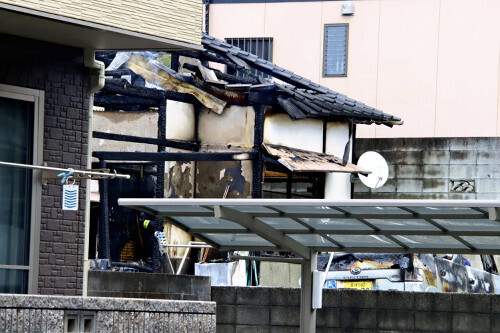 全焼した木造平屋建ての民家（松山市で）