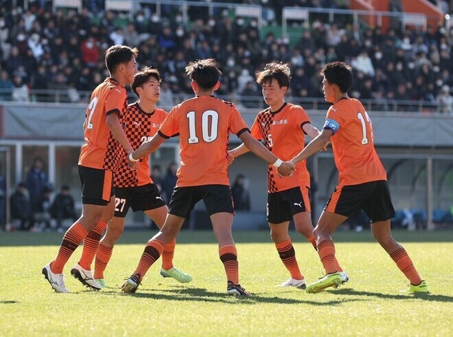 ここ一番でトルメンタを披露した高川学園。写真：窪田亮