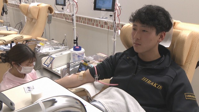 集団献血を行う平林金属ソフトボール部