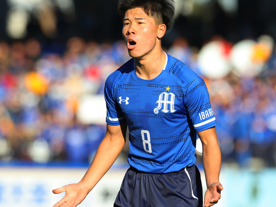 明秀日立高MF柴田健成(3年)(写真協力=高校サッカー年鑑)(HIGH SCHOOL SOCCER YEARBOOK)