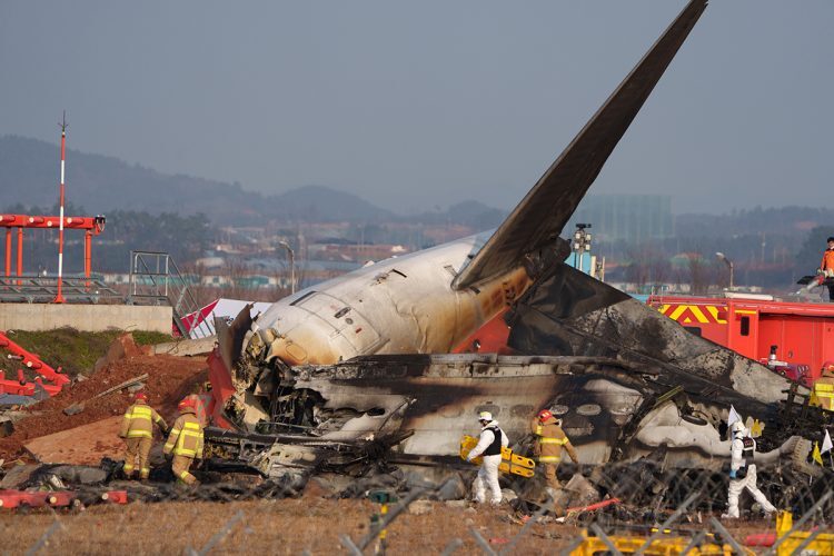 燃え残った機体の最後部（写真／AFLO）