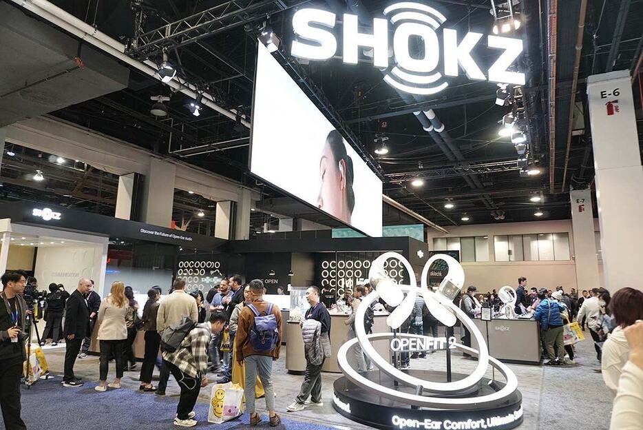 CES 2025に出展するShokzのブースは大勢の来場者で賑わっていました