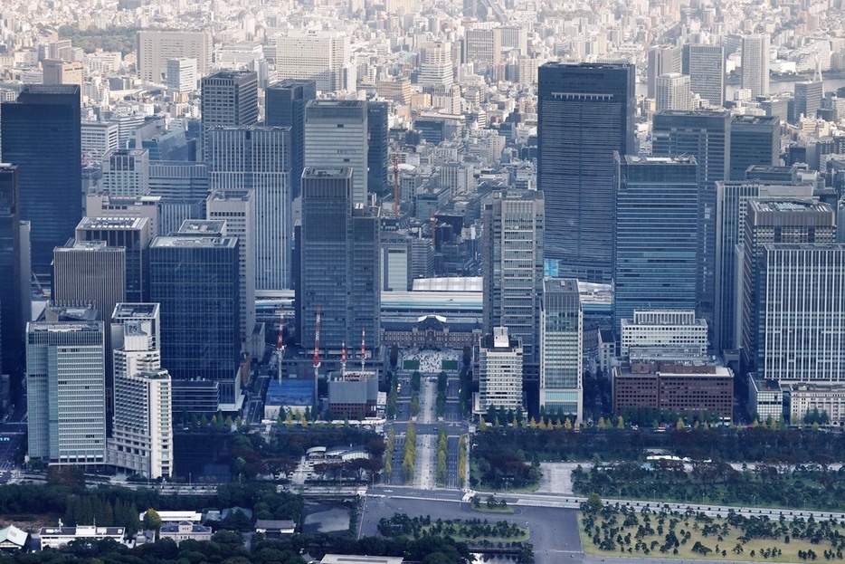 東京駅周辺のビル群