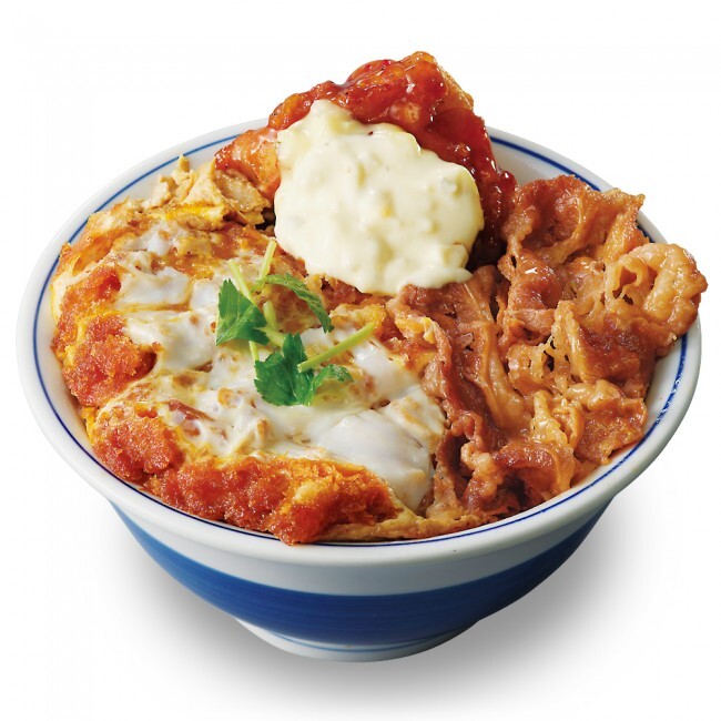 「牛・豚・鶏のトリプルカツ丼 L（ライト）」（税込 935円）