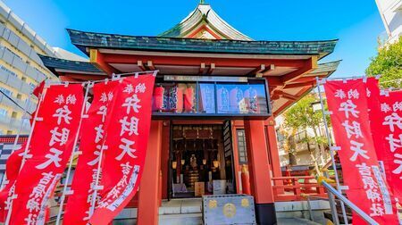 蔦屋重三郎ゆかりの吉原神社（写真： yama1221 / PIXTA）