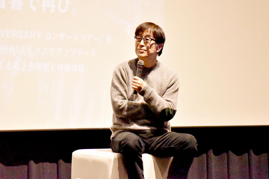 舞台挨拶に登場した音楽プロデューサーの松任谷正隆氏（1月5日・吹田市内）