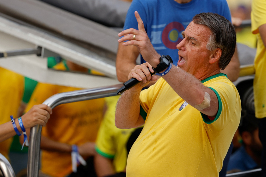 　１月８日、ブラジルのボルソナロ前大統領（写真）は、今月２０日のトランプ次期米大統領就任式に招待されており、クーデター未遂事件捜査で昨年押収されたパスポートの返却を求めていると明らかにした。写真はブラジルのサンパウロで昨年９月撮影（２０２５　ロイター／Carla Carniel）