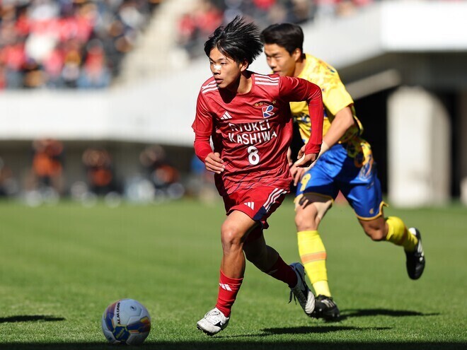 準々決勝で２得点の活躍をみせた亀田。写真：梅月智史（サッカーダイジェスト写真部）