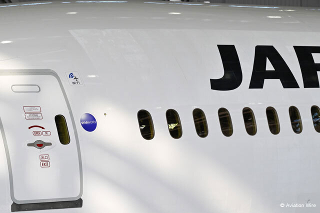 リブレットを塗装施工したJALの787-9＝25年1月10日 PHOTO: Tadayuki YOSHIKAWA/Aviation Wire