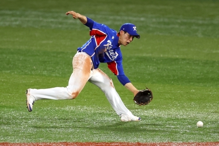 ドジャースに加入したキム・ヘソン。MLB公式は「2024年に韓国プロ野球で打率.326、盗塁30を記録した新たな守備のスター選手」と紹介した。(C)Getty Images