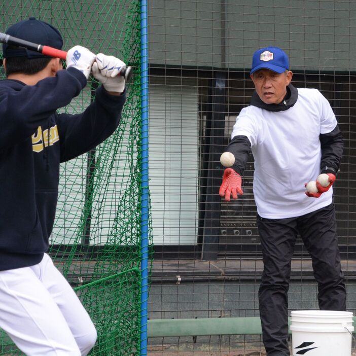 子どもたちを指導する辻さん