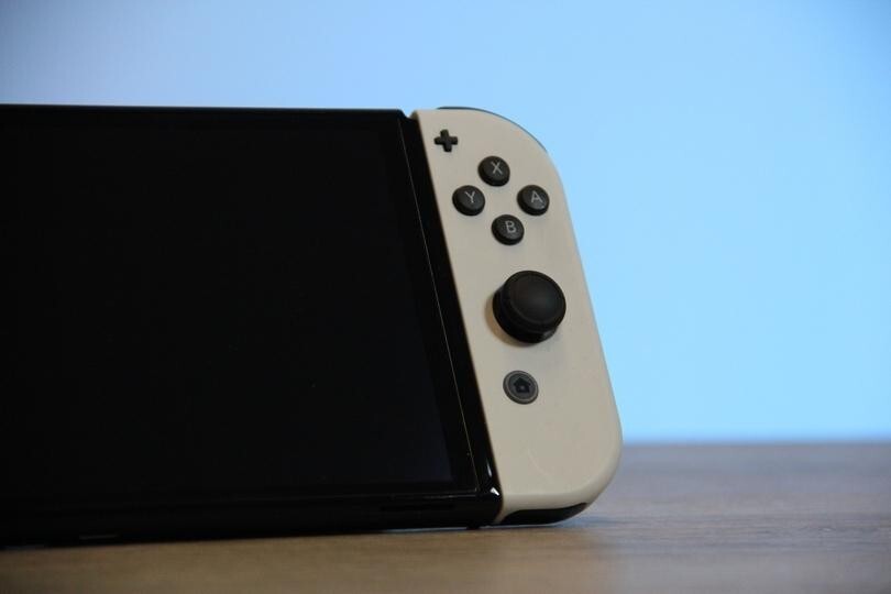 「Nintendo Switch 2のような物体」と、Nintendo Switchを比較した動画