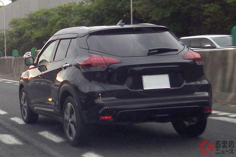 わざと遅く走るクルマ…「逆あおり運転」の可能性も（画像はイメージ）