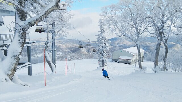 エコークワッドリフトで山頂のパウダーを集中攻略！