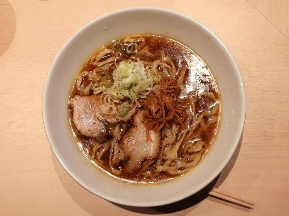 「醤油ラーメン」1200円