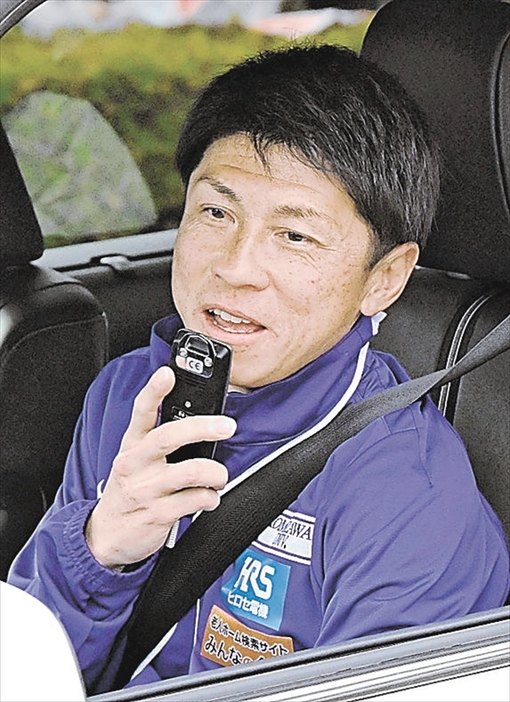 運営管理車から選手を励ます駒大の藤田監督