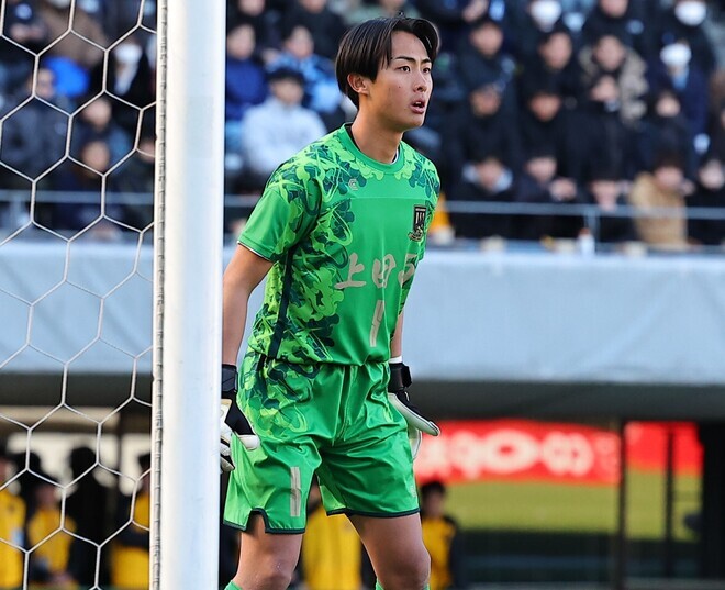 ８失点を喫した上田西のGK牧野。写真：梅月智史（サッカーダイジェスト写真部）