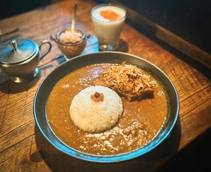 国分寺『ほんやら洞』の「スパイシーチキンカレー」