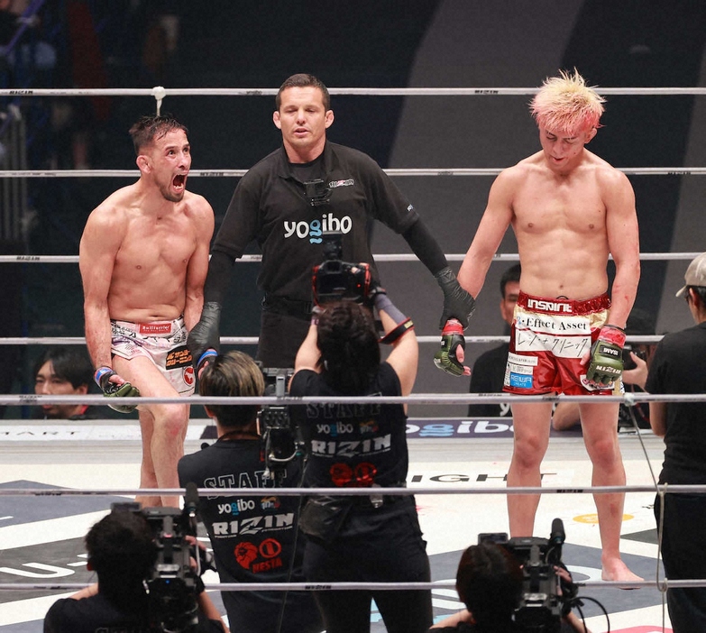 ＜RIZIN49＞第14試合　鈴木千裕vs　クレベル・コイケ　コイケ（左）が判定でフェザー級王座を奪還（撮影・篠原岳夫）