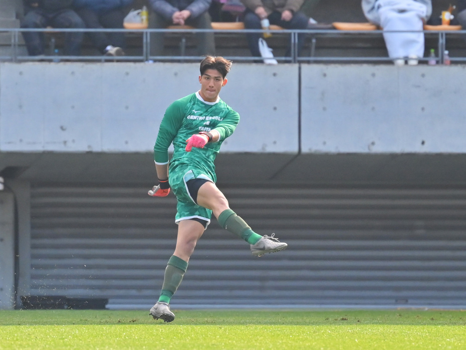 矢板中央高の守護神を務めたGK藤間広希(写真協力『高校サッカー年鑑』)(HIGH SCHOOL SOCCER YEARBOOK)