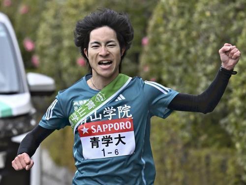 ６区でトップを走る青学大・野村昭夢（３日）＝武藤要撮影