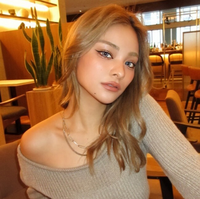 【激安大特価！】 人気シンママ“ギャルモデル”23歳、スタイル抜群ショットに衝撃 ジャケット・アウター