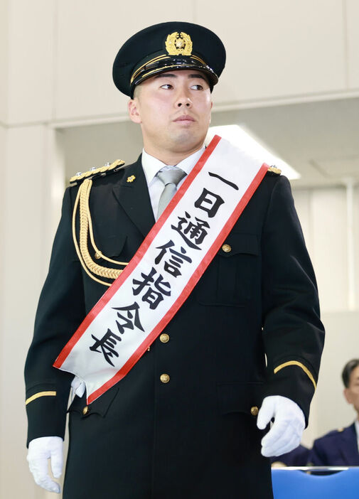 一日通信指令長を務めた浅野翔吾（カメラ・小林　泰斗）