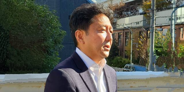 相乗りタクシーの可能性を力説する中島社長