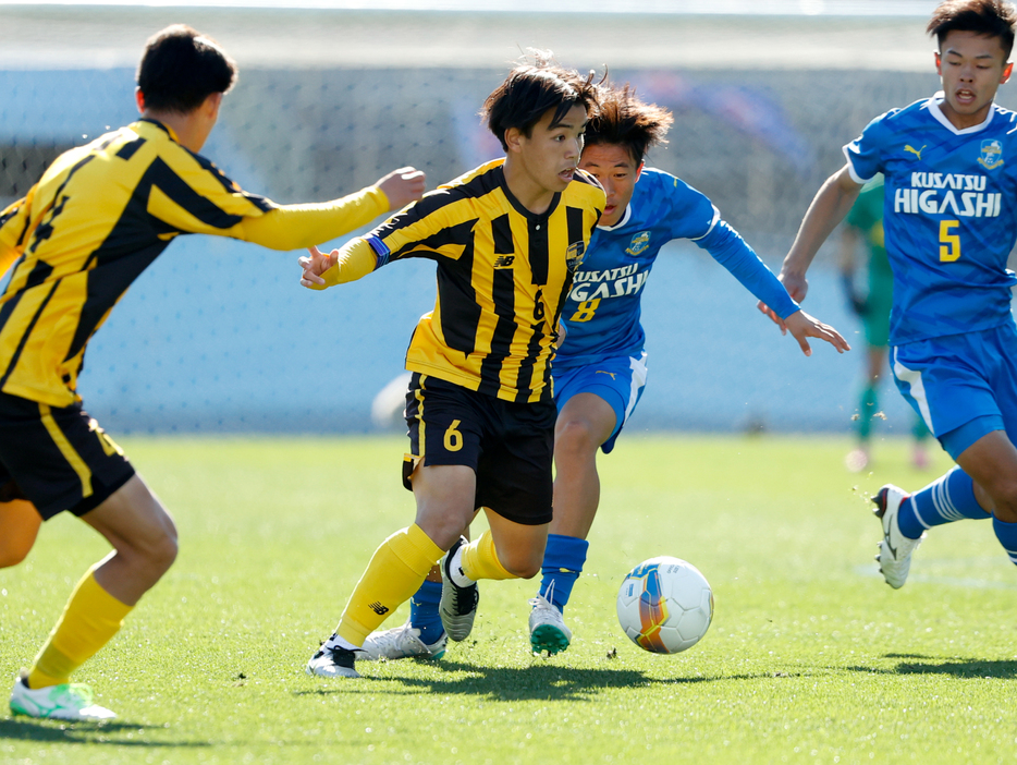 キャプテンがゴールを決めた(写真協力『高校サッカー年鑑』)(HIGH SCHOOL SOCCER YEARBOOK)