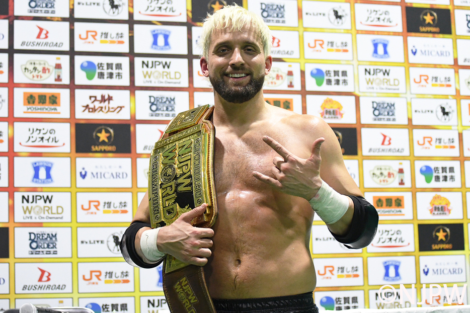 NJPW WORLD認定TV選手権王者となったエル・ファンタズモ