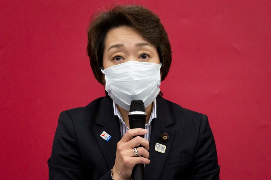 東京五輪組織委員会の新会長に就任した橋本聖子氏。透明性とは名ばかりの選考プロセスに疑念が残った（写真：代表撮影/ロイター/アフロ）