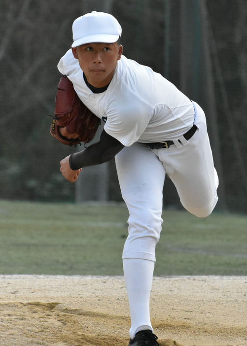 代木大和投手（２年）＝高知県須崎市で、北村栞撮影